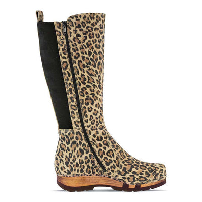 ZOEY - Stiefelette Damen woody Schuhe. Damen Stiefelette mit Absatz. Damenclogs, Damen Clogs - Clogs Damen. Holzschuhe für Damen, Holzclogs, Damen Pantoletten mit Holzsohle. Damen Stiefelette kaufen. Farbe: wildcat (animal-print)