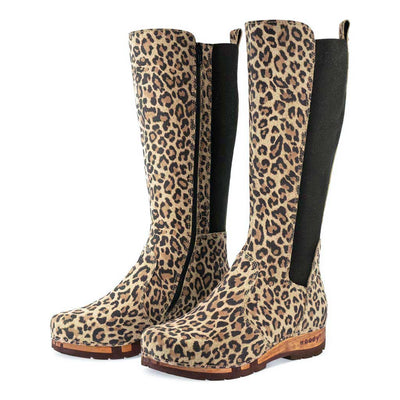 ZOEY - Stiefelette Damen woody Schuhe. Damen Stiefelette mit Absatz. Damenclogs, Damen Clogs - Clogs Damen. Holzschuhe für Damen, Holzclogs, Damen Pantoletten mit Holzsohle. Damen Stiefelette kaufen. Farbe: wildcat (animal-print)