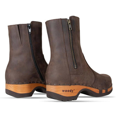 clogs damen veronika woody holzschuhe. veronika ankle boots mit zip, damenstiefel reissverschluss, stiefel, damenclogs mit flexibler, biegsamer holzsohle. holzclogs, clogs damen knöchel stiefel, damen clogs mit fussbett. ankleboots holz schuhe, holzclog, holzschuhe bestellen.