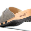 modell-lina-farbe: sand_clogs pantoletten damen mit biegsamer nachhaltiger weidenholzsohle, holzclogs woody, woody schuhe, woody shoes, handgemachte holzschuhe aus österreich, kärnten, metal-accessoires-inchrome-optic. Damenclogs, Damen Clogs - Clogs Dame